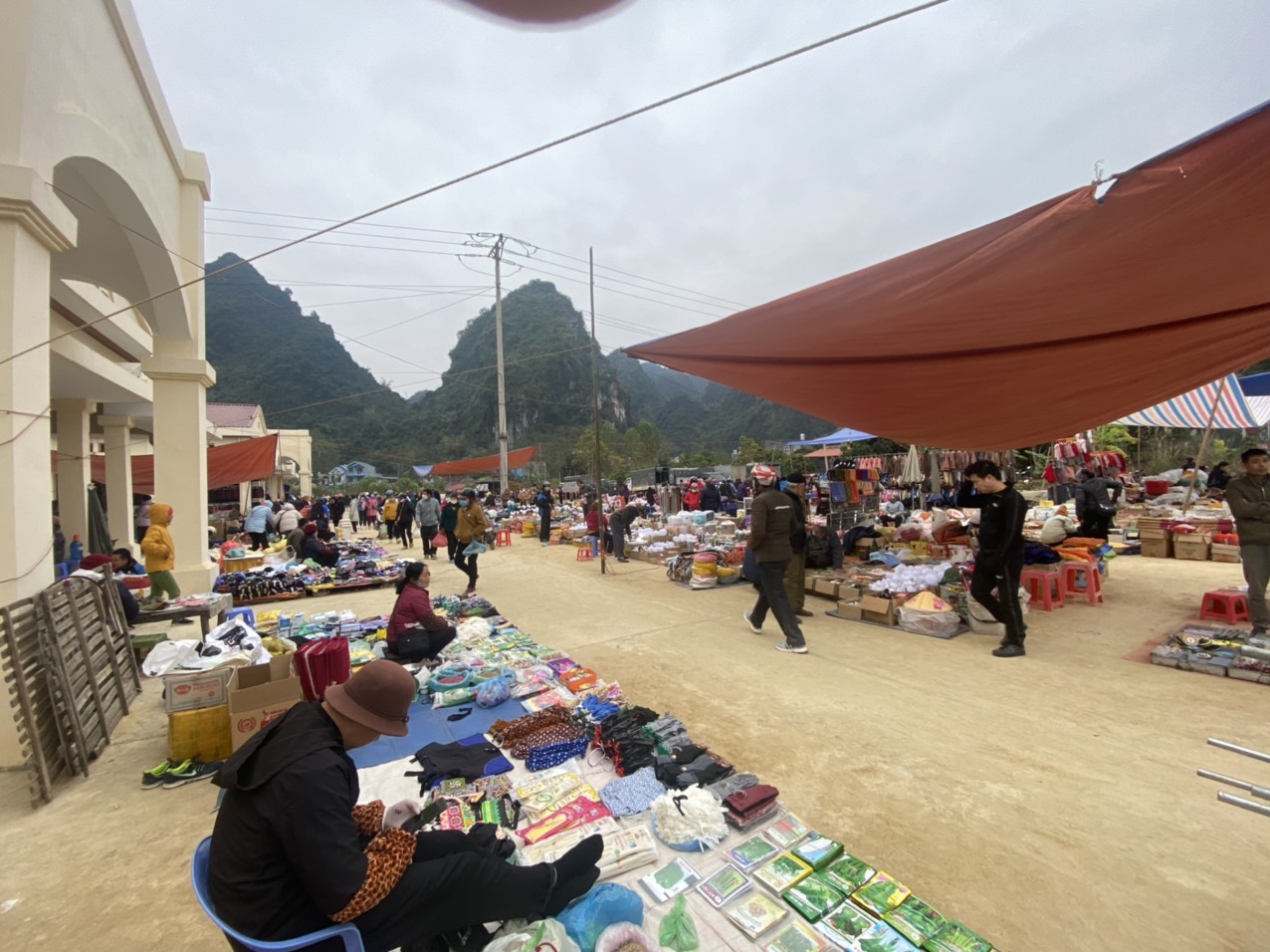 chợ trung tâm mới thị trấn Văn Quan